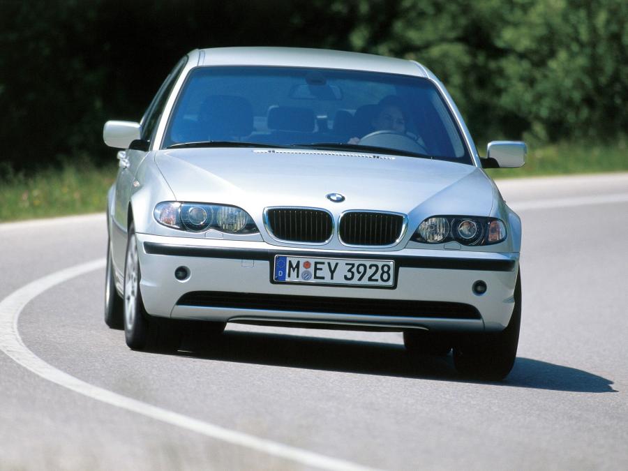  BMW 318i Sedan 2001 года  (фото 10 из 12)